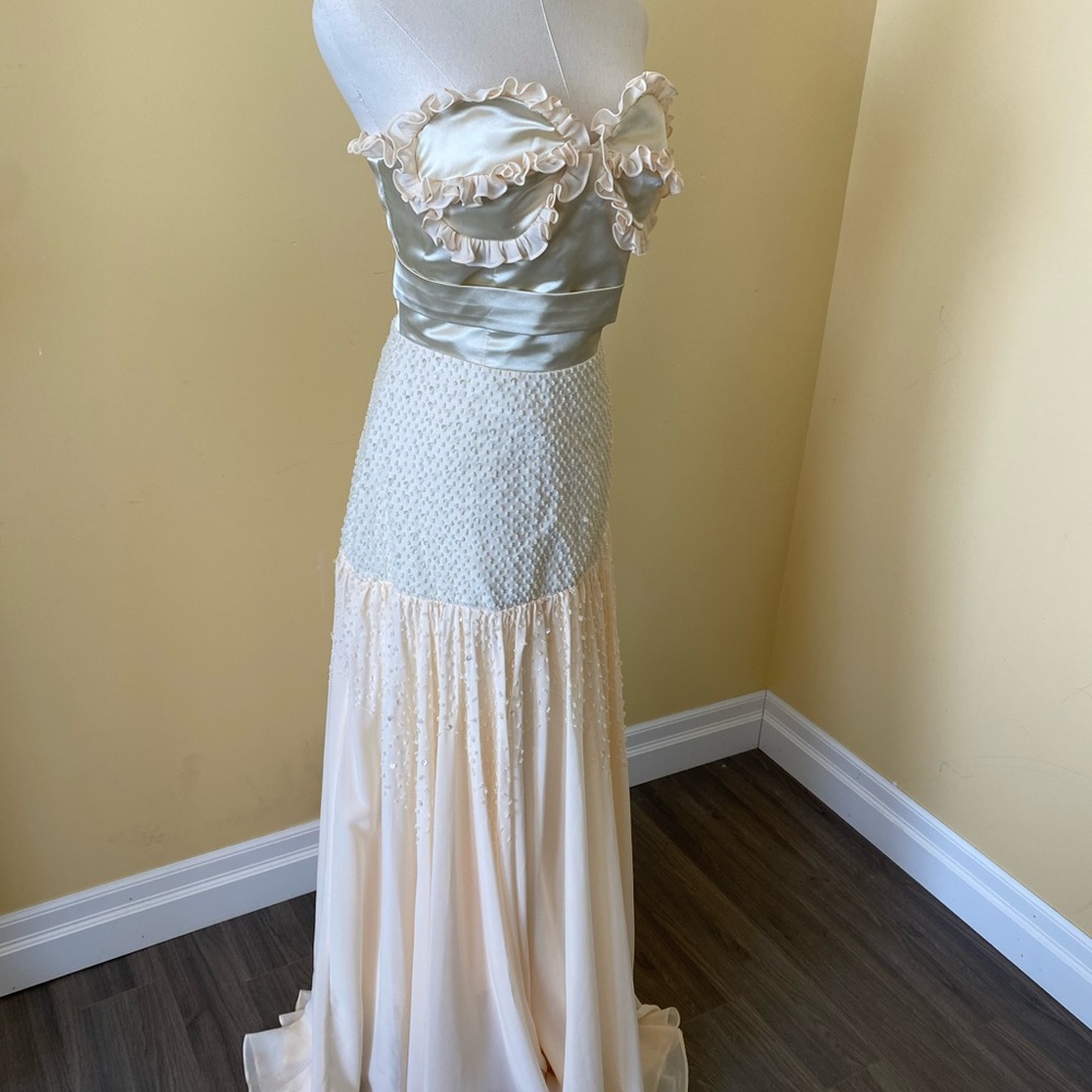 Strapless Ruffle Corset Top Wedding Dress - XS - Picture 1 of 15